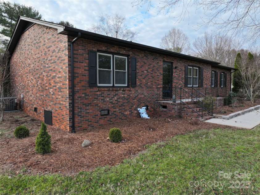 451 James Farm Road, Statesville, NC 28625.  MLS# CAR4329338, YatesRealty ID 4225. 