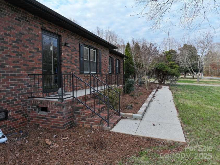 451 James Farm Road, Statesville, NC 28625.  MLS# CAR4329338, YatesRealty ID 4225. 