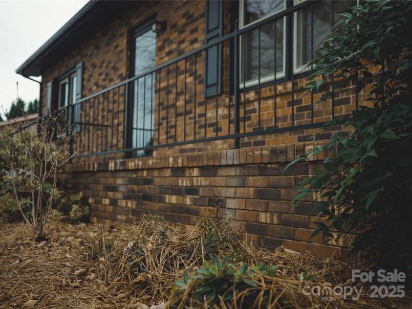 451 James Farm Road, Statesville, NC 28625.  MLS# CAR4329338, YatesRealty ID 4225. 