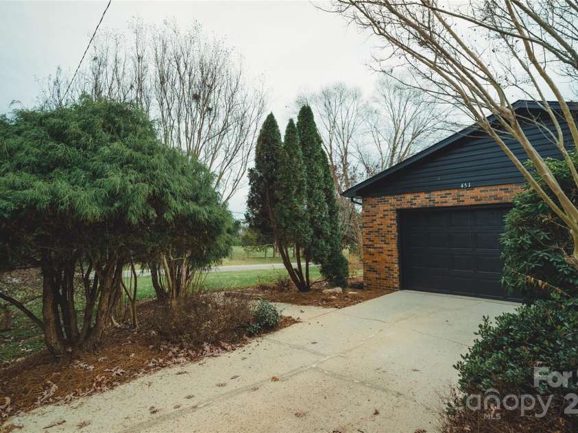 451 James Farm Road, Statesville, NC 28625.  MLS# CAR4329338, YatesRealty ID 4225. 