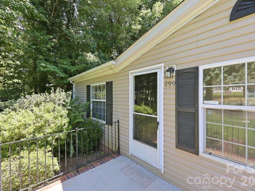 299 Sailwinds Road, Mooresville, NC 28115.  MLS# CAR4410637, YatesRealty ID 42251. 