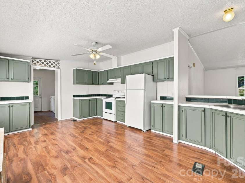 299 Sailwinds Road, Mooresville, NC 28115.  MLS# CAR4410637, YatesRealty ID 42251. 