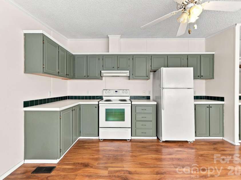 299 Sailwinds Road, Mooresville, NC 28115.  MLS# CAR4410637, YatesRealty ID 42251. 