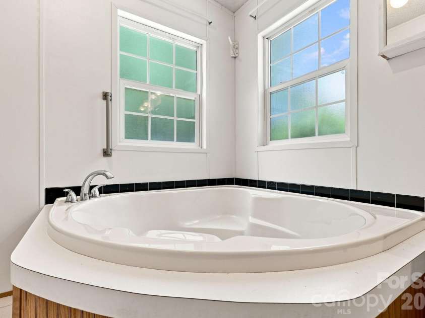 299 Sailwinds Road, Mooresville, NC 28115.  MLS# CAR4410637, YatesRealty ID 42251. 