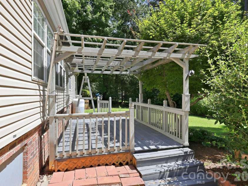 299 Sailwinds Road, Mooresville, NC 28115.  MLS# CAR4410637, YatesRealty ID 42251. 