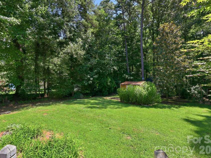 299 Sailwinds Road, Mooresville, NC 28115.  MLS# CAR4410637, YatesRealty ID 42251. 