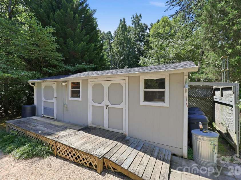 299 Sailwinds Road, Mooresville, NC 28115.  MLS# CAR4410637, YatesRealty ID 42251. 