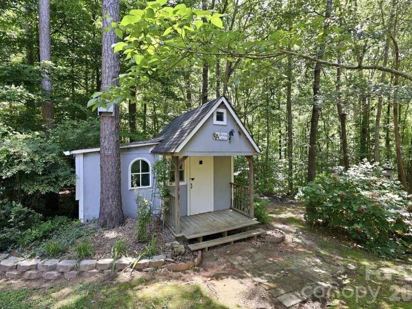 299 Sailwinds Road, Mooresville, NC 28115.  MLS# CAR4410637, YatesRealty ID 42251. 