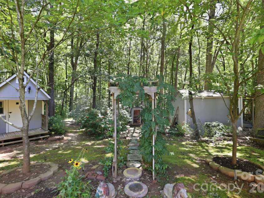 299 Sailwinds Road, Mooresville, NC 28115.  MLS# CAR4410637, YatesRealty ID 42251. 