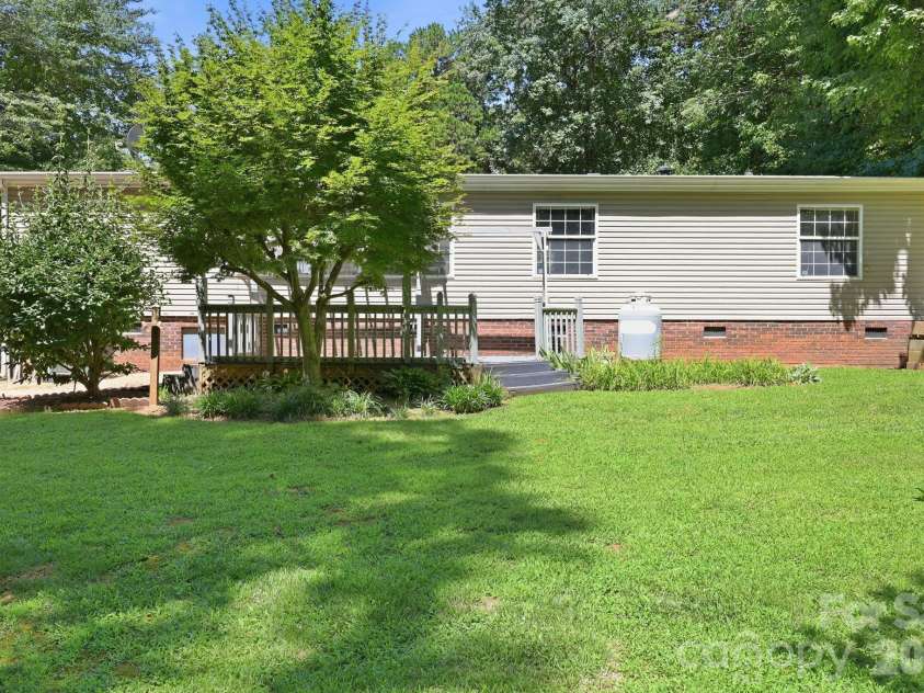 299 Sailwinds Road, Mooresville, NC 28115.  MLS# CAR4410637, YatesRealty ID 42251. 