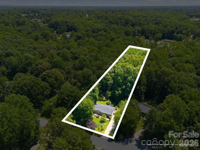 299 Sailwinds Road, Mooresville, NC 28115.  MLS# CAR4410637, YatesRealty ID 42251. 