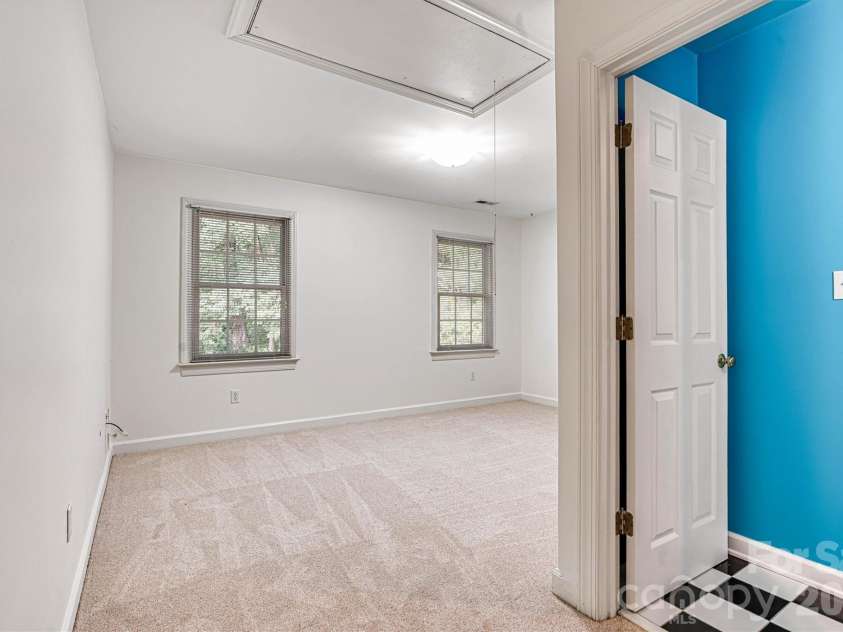 5321 Saddlewood Lane, Mint Hill, NC 28227.  MLS# CAR4403037, YatesRealty ID 42254. Two spacious upper-level bedrooms share a convenient Jack-and-Jill bath.