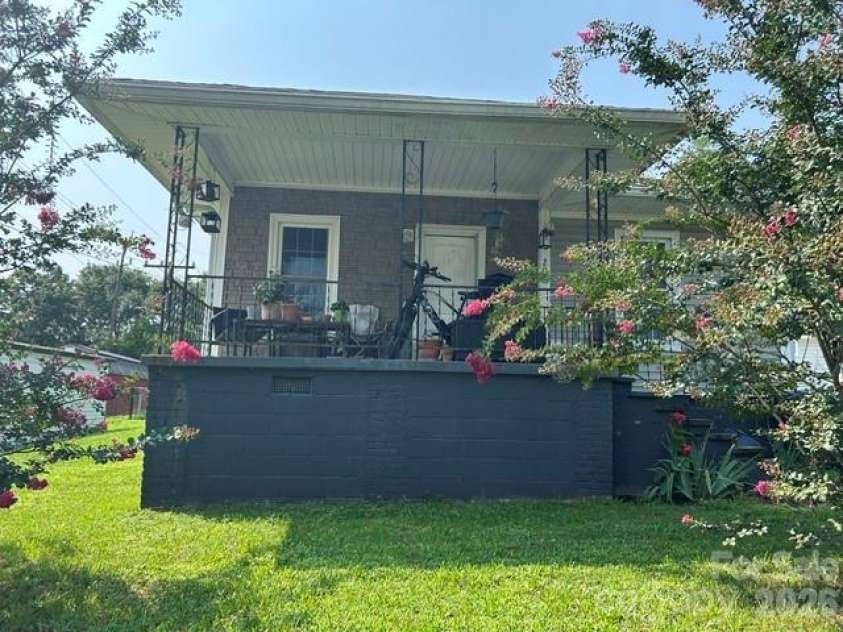 202 McConnell Street, Clover, SC 29710.  MLS# CAR4408227, YatesRealty ID 42255. 