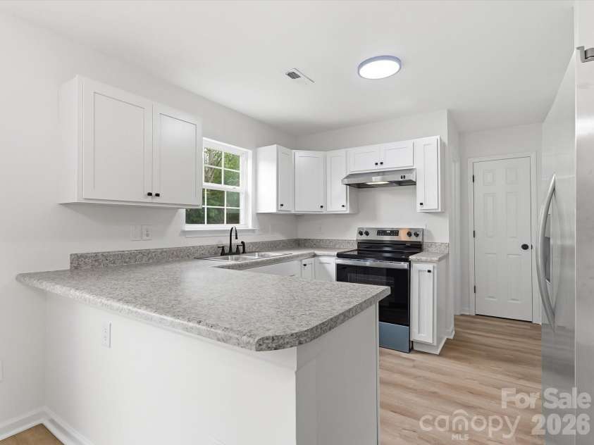 908 Lakehill Road, Charlotte, NC 28214.  MLS# CAR4407868, YatesRealty ID 42256. 