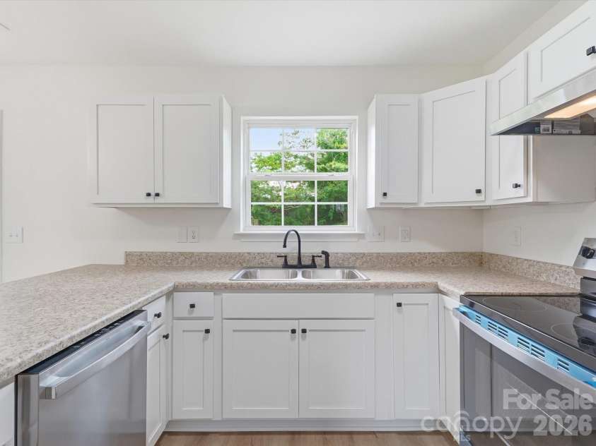 908 Lakehill Road, Charlotte, NC 28214.  MLS# CAR4407868, YatesRealty ID 42256. 