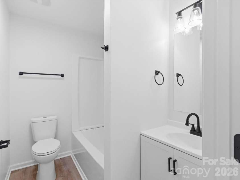 908 Lakehill Road, Charlotte, NC 28214.  MLS# CAR4407868, YatesRealty ID 42256. 