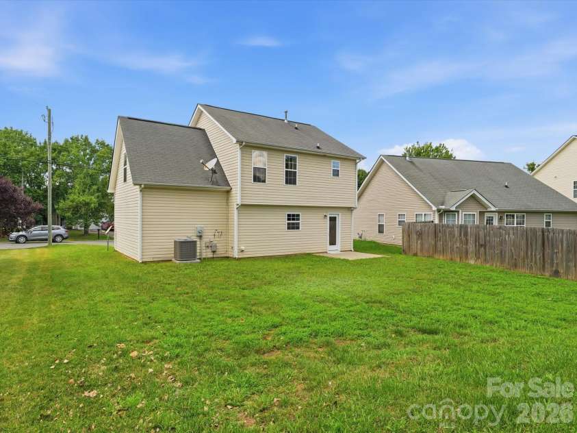 908 Lakehill Road, Charlotte, NC 28214.  MLS# CAR4407868, YatesRealty ID 42256. 