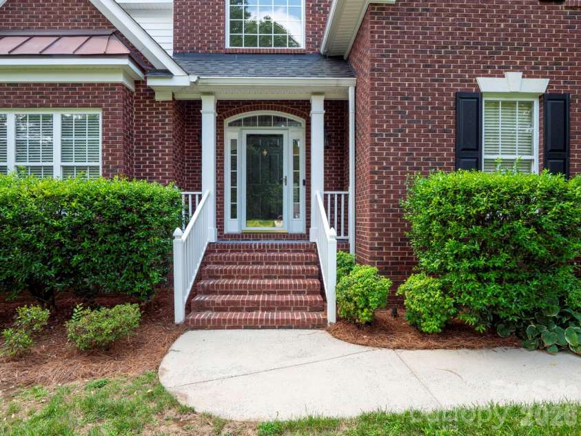 5320 Shannamara Drive, Matthews, NC 28104.  MLS# CAR4411353, YatesRealty ID 42257. 