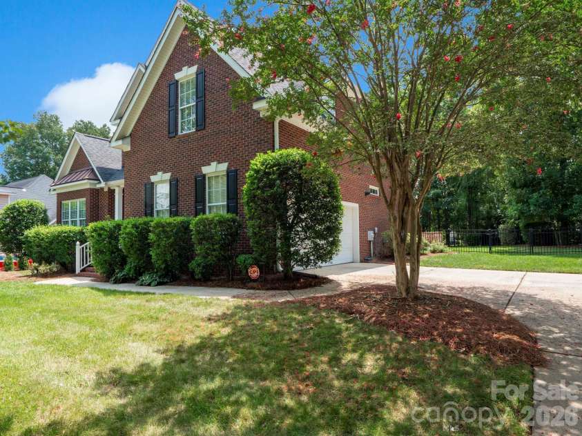 5320 Shannamara Drive, Matthews, NC 28104.  MLS# CAR4411353, YatesRealty ID 42257. 