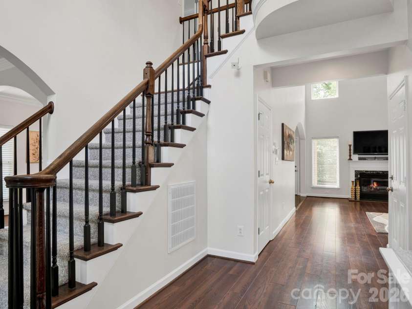 5320 Shannamara Drive, Matthews, NC 28104.  MLS# CAR4411353, YatesRealty ID 42257. 