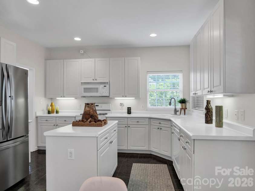 5320 Shannamara Drive, Matthews, NC 28104.  MLS# CAR4411353, YatesRealty ID 42257. 