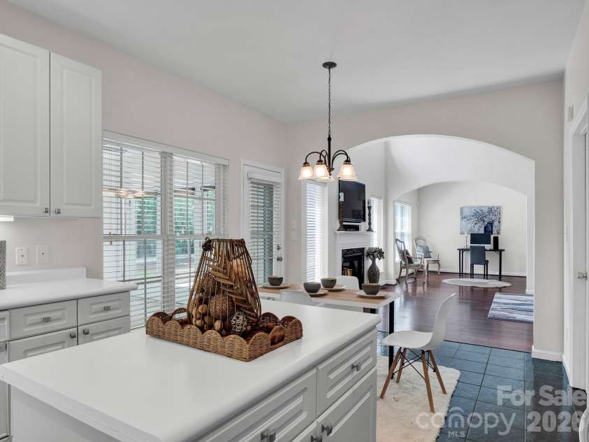 5320 Shannamara Drive, Matthews, NC 28104.  MLS# CAR4411353, YatesRealty ID 42257. 