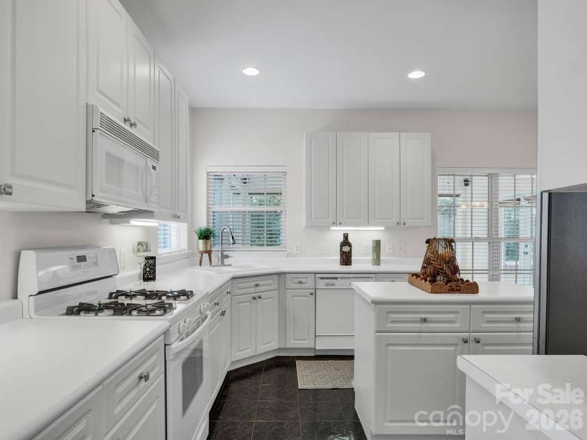 5320 Shannamara Drive, Matthews, NC 28104.  MLS# CAR4411353, YatesRealty ID 42257. 
