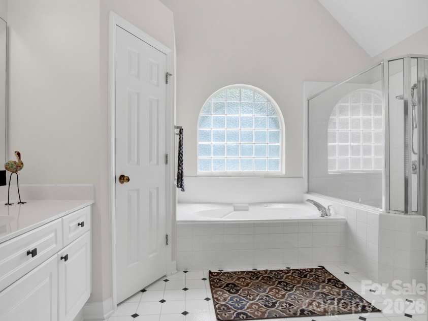 5320 Shannamara Drive, Matthews, NC 28104.  MLS# CAR4411353, YatesRealty ID 42257. 