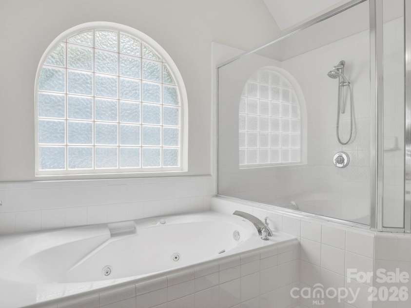 5320 Shannamara Drive, Matthews, NC 28104.  MLS# CAR4411353, YatesRealty ID 42257. 