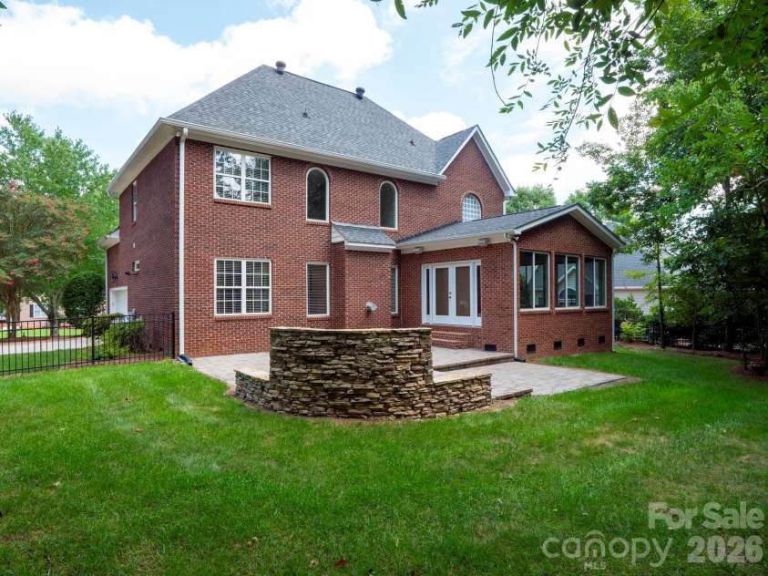 5320 Shannamara Drive, Matthews, NC 28104.  MLS# CAR4411353, YatesRealty ID 42257. 