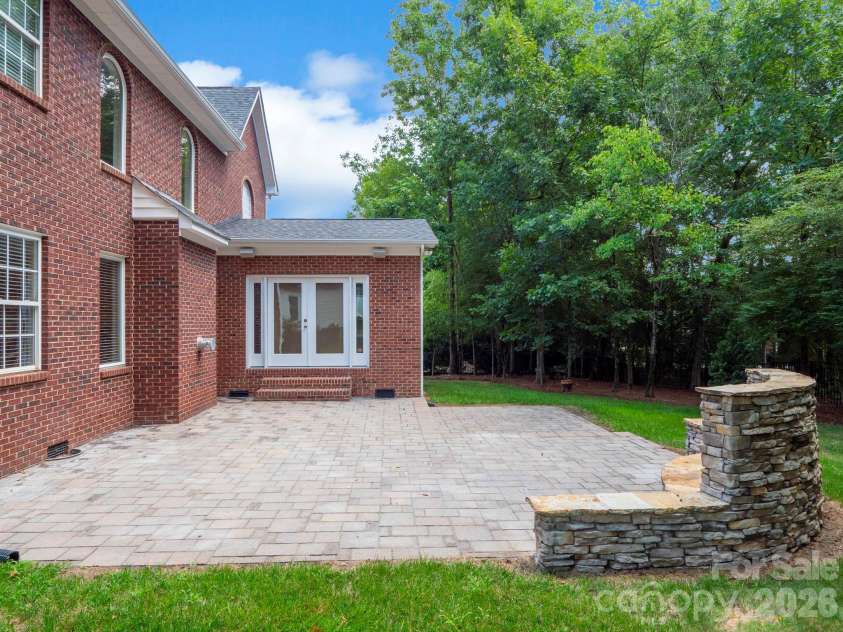5320 Shannamara Drive, Matthews, NC 28104.  MLS# CAR4411353, YatesRealty ID 42257. 