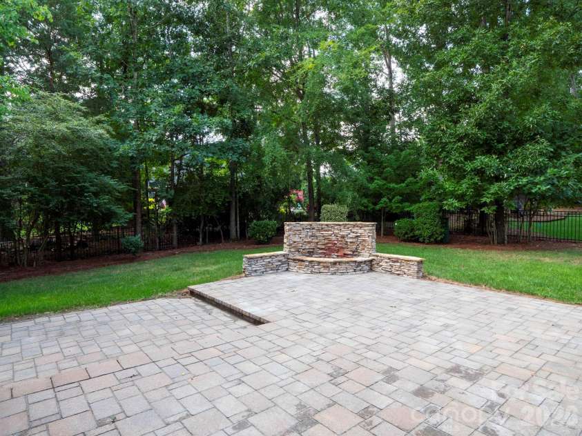 5320 Shannamara Drive, Matthews, NC 28104.  MLS# CAR4411353, YatesRealty ID 42257. 