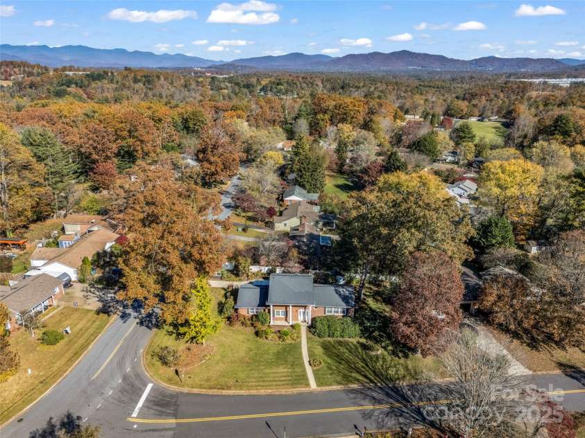 101 Bent Creek Ranch Road, Asheville, NC 28806.  MLS# CAR4318923, YatesRealty ID 4226. Great location