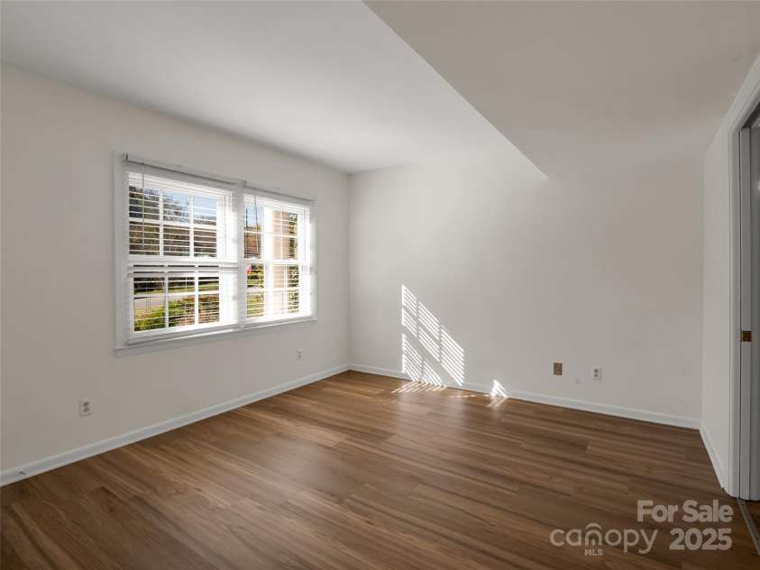 101 Bent Creek Ranch Road, Asheville, NC 28806.  MLS# CAR4318923, YatesRealty ID 4226. Main level bedroom