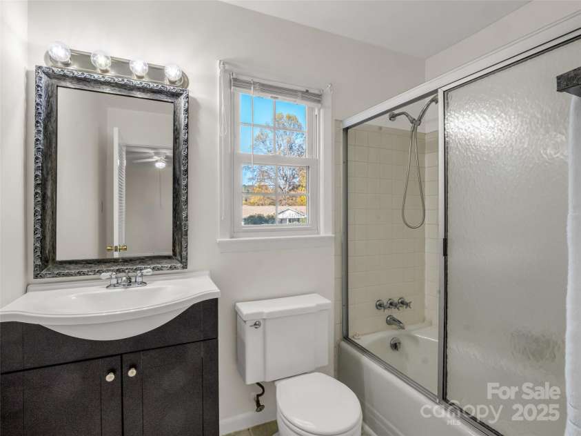 101 Bent Creek Ranch Road, Asheville, NC 28806.  MLS# CAR4318923, YatesRealty ID 4226. Primary bathroom