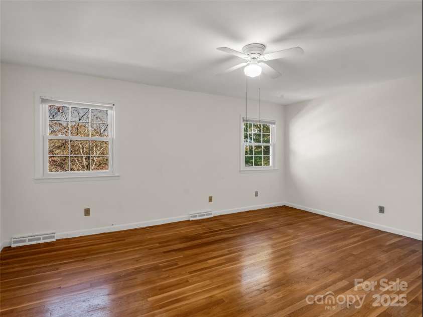 101 Bent Creek Ranch Road, Asheville, NC 28806.  MLS# CAR4318923, YatesRealty ID 4226. Primary suite