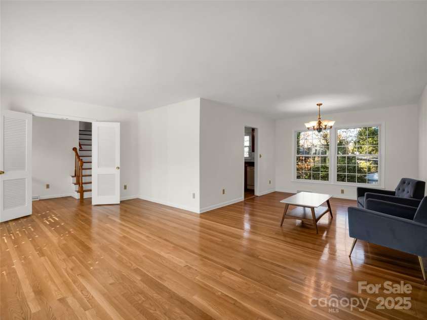 101 Bent Creek Ranch Road, Asheville, NC 28806.  MLS# CAR4318923, YatesRealty ID 4226. Spacious Living Room with new hardwood floors