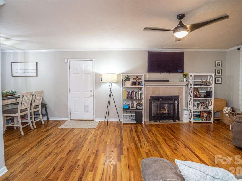 3321 39th Avenue Court, Hickory, NC 28601.  MLS# CAR4347746, YatesRealty ID 4226. 