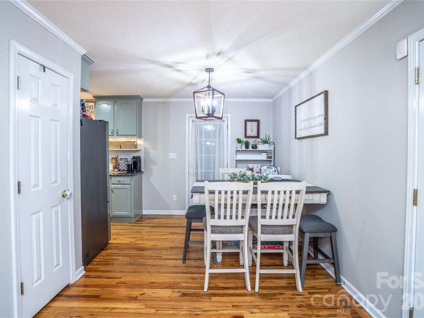 3321 39th Avenue Court, Hickory, NC 28601.  MLS# CAR4347746, YatesRealty ID 4226. 