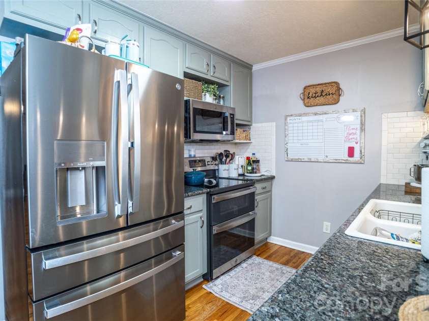 3321 39th Avenue Court, Hickory, NC 28601.  MLS# CAR4347746, YatesRealty ID 4226. 