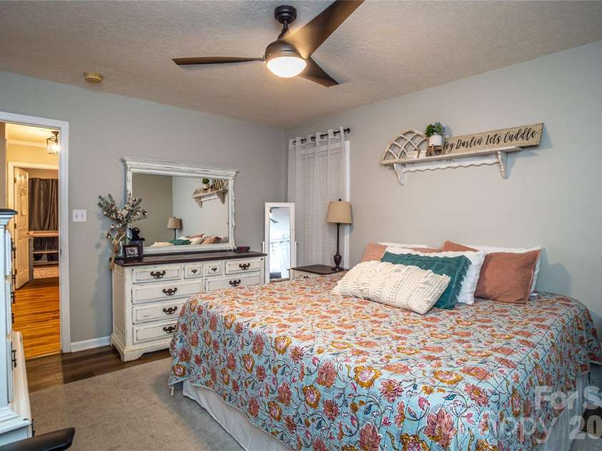 3321 39th Avenue Court, Hickory, NC 28601.  MLS# CAR4347746, YatesRealty ID 4226. 