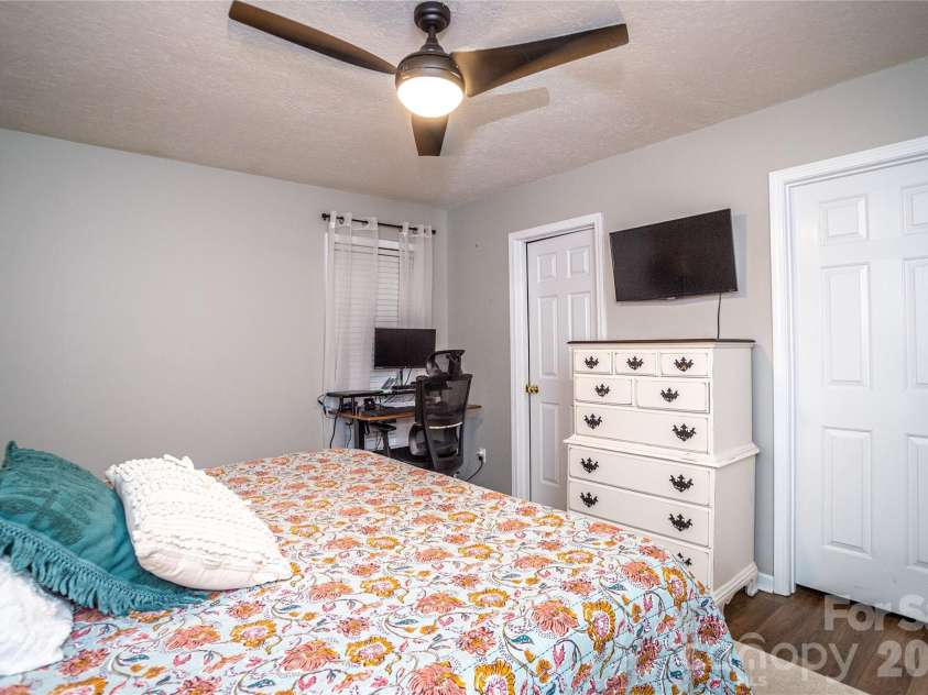 3321 39th Avenue Court, Hickory, NC 28601.  MLS# CAR4347746, YatesRealty ID 4226. 