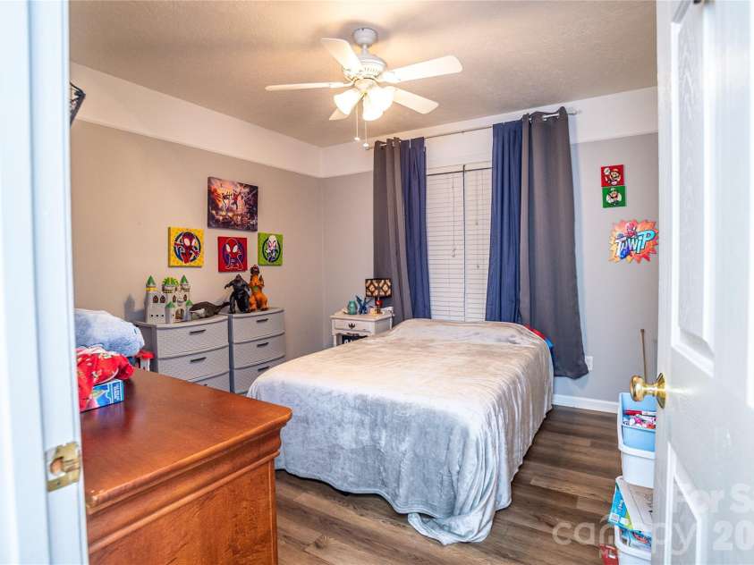 3321 39th Avenue Court, Hickory, NC 28601.  MLS# CAR4347746, YatesRealty ID 4226. 