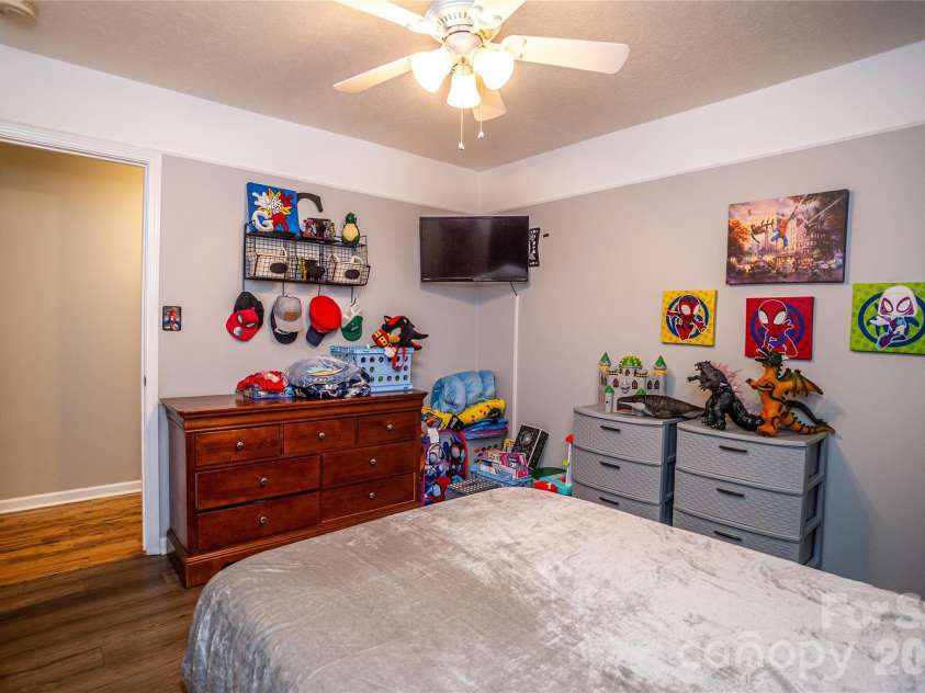 3321 39th Avenue Court, Hickory, NC 28601.  MLS# CAR4347746, YatesRealty ID 4226. 