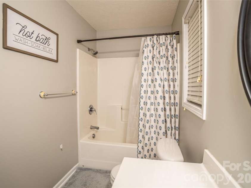3321 39th Avenue Court, Hickory, NC 28601.  MLS# CAR4347746, YatesRealty ID 4226. 