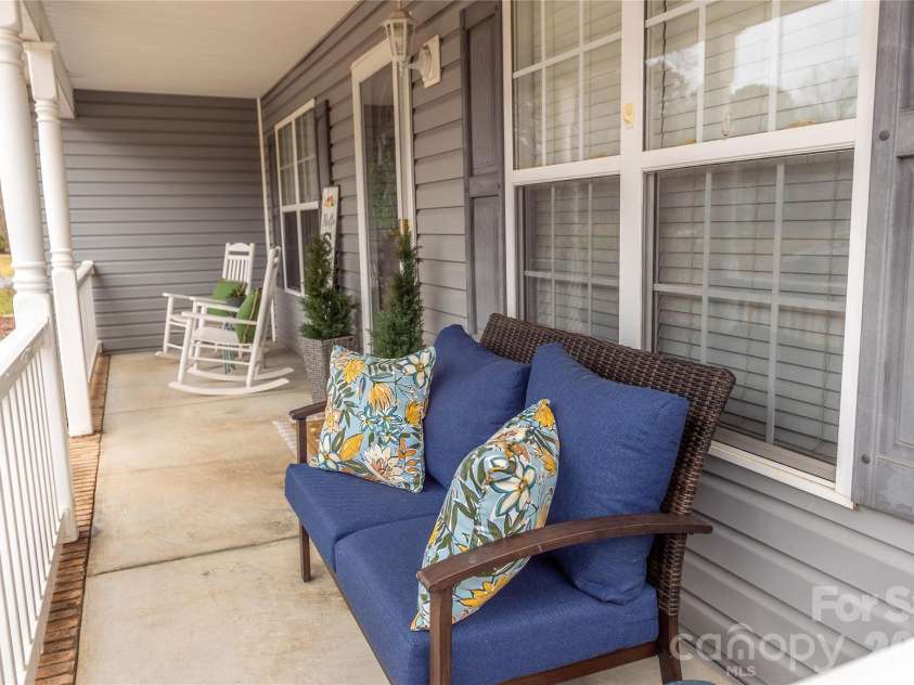 3321 39th Avenue Court, Hickory, NC 28601.  MLS# CAR4347746, YatesRealty ID 4226. 