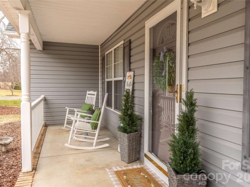 3321 39th Avenue Court, Hickory, NC 28601.  MLS# CAR4347746, YatesRealty ID 4226. 