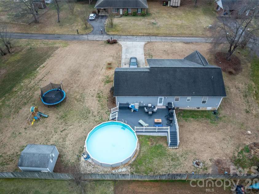 3321 39th Avenue Court, Hickory, NC 28601.  MLS# CAR4347746, YatesRealty ID 4226. 