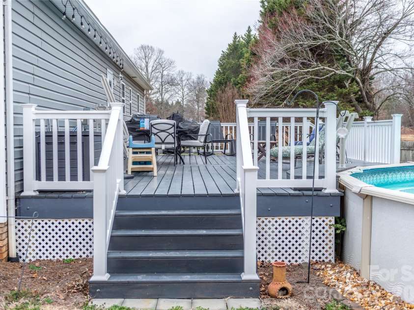 3321 39th Avenue Court, Hickory, NC 28601.  MLS# CAR4347746, YatesRealty ID 4226. 