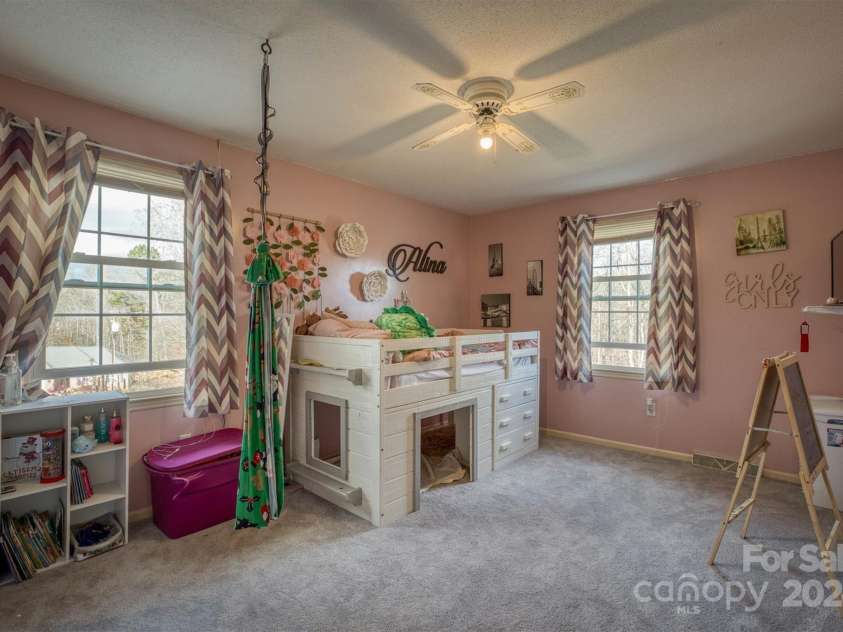 3842 22nd Street Court, Hickory, NC 28601.  MLS# CAR4203400, YatesRealty ID 4226. 